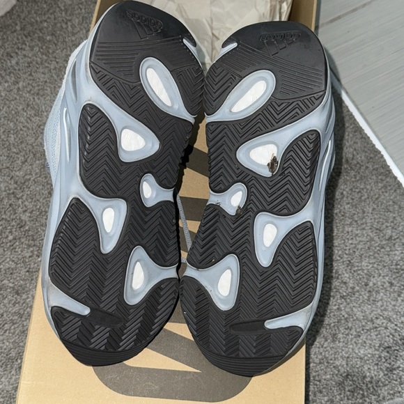 Yeezy Boost 700 V2 'Hospital Blue' - Picture 11 of 12